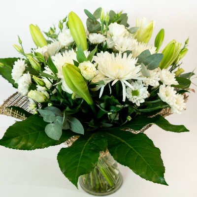 זר פרחים פשוט לבן